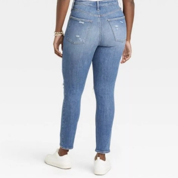 NWT Universal Thread High Rise Skinny Distressed Medium Blue Jeans Size 22 - Picture 2 of 8